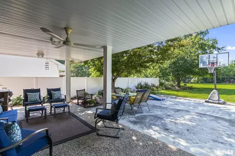 Exterior - 30 Danbury Dr, Springfield, IL 62704 photo 4 of 10
