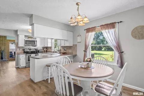 Dining - 30 Danbury Dr, Springfield, IL 62704 photo 1 of 6