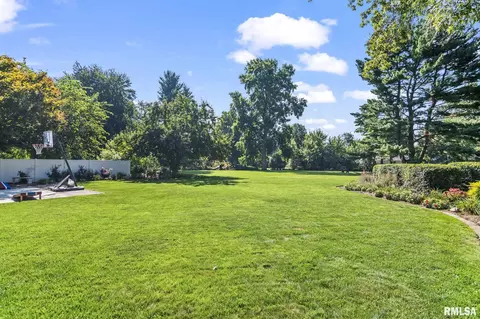 Exterior - 30 Danbury Dr, Springfield, IL 62704 photo 8 of 10