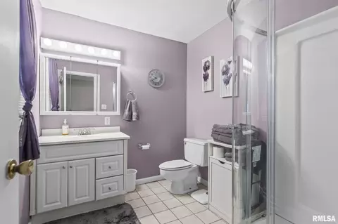Bath - 30 Danbury Dr, Springfield, IL 62704 photo 1 of 2