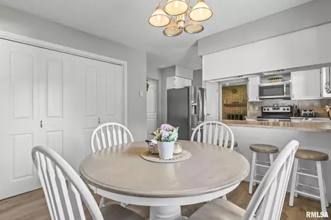 Dining - 30 Danbury Dr, Springfield, IL 62704 photo 2 of 6