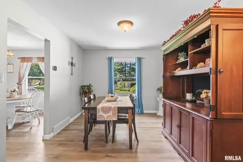Dining - 30 Danbury Dr, Springfield, IL 62704 photo 4 of 6