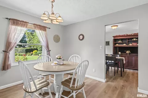 Dining - 30 Danbury Dr, Springfield, IL 62704 photo 3 of 6