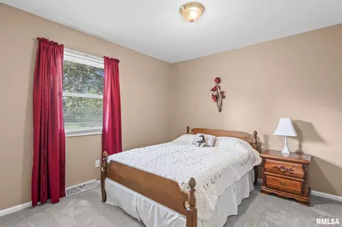 Bedroom - 30 Danbury Dr, Springfield, IL 62704 photo 4 of 9
