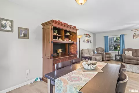 Dining - 30 Danbury Dr, Springfield, IL 62704 photo 6 of 6