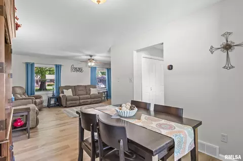 Dining - 30 Danbury Dr, Springfield, IL 62704 photo 5 of 6