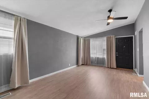 Living - 1816 Grant St, Springfield, IL 62703 photo 1 of 1