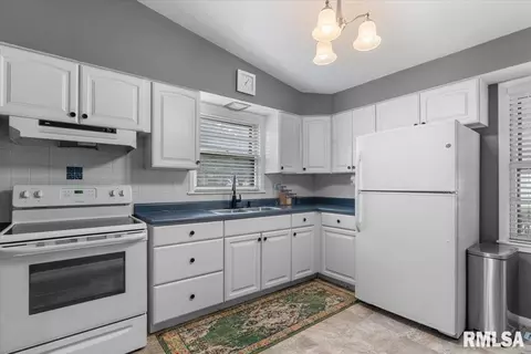 Kitchen - 1816 Grant St, Springfield, IL 62703 photo 1 of 1