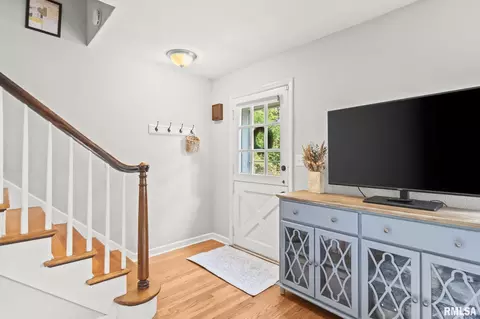 Entry Way - 14 Mclean Ln, Springfield, IL 62704 photo 1 of 2