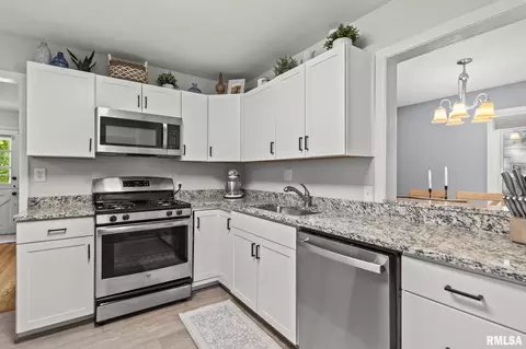 Kitchen - 14 Mclean Ln, Springfield, IL 62704 photo 1 of 3