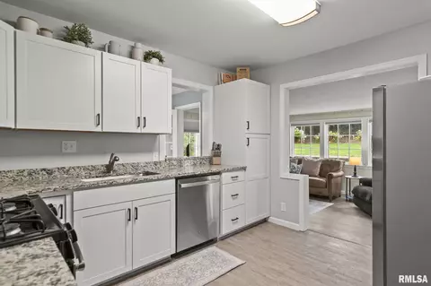 Kitchen - 14 Mclean Ln, Springfield, IL 62704 photo 2 of 3