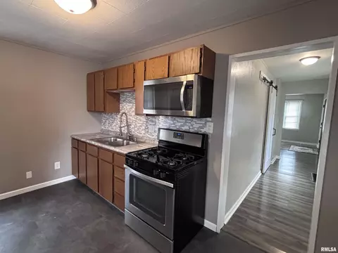 Entry Way - 1113 N Rutledge St, Springfield, IL 62702 photo 1 of 2