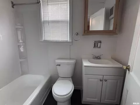 Bath - 1113 N Rutledge St, Springfield, IL 62702 photo 1 of 1