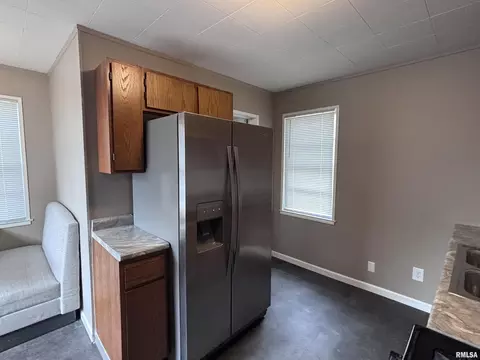Kitchen - 1113 N Rutledge St, Springfield, IL 62702 photo 2 of 3