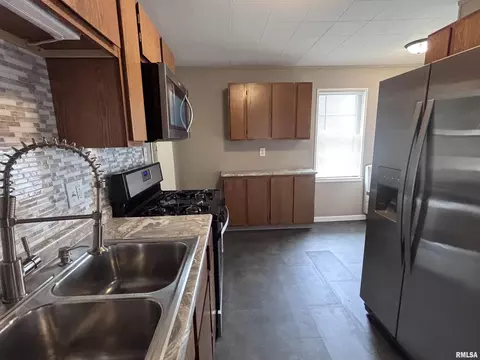 Kitchen - 1113 N Rutledge St, Springfield, IL 62702 photo 3 of 3