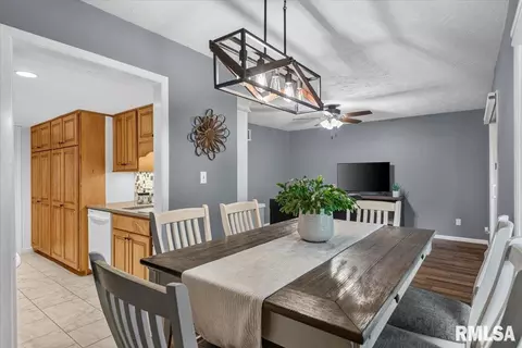 Dining - 57 Country Pl, Springfield, IL 62703 photo 2 of 2