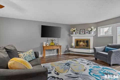 Living - 57 Country Pl, Springfield, IL 62703 photo 2 of 2