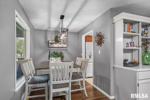 Dining - 57 Country Pl, Springfield, IL 62703 photo 1 of 2