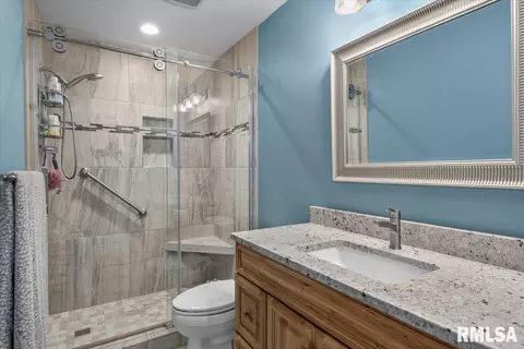 Bath - 57 Country Pl, Springfield, IL 62703 photo 1 of 2