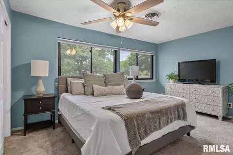 Bedroom - 57 Country Pl, Springfield, IL 62703 photo 1 of 8