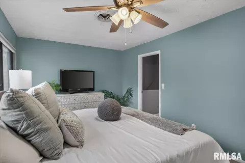 Bedroom - 57 Country Pl, Springfield, IL 62703 photo 4 of 8