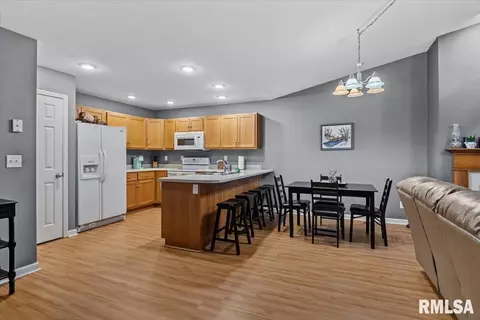 Kitchen - 4801 Savoy Dr, Springfield, IL 62711 photo 1 of 2