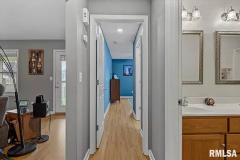 Entry Way - 4801 Savoy Dr, Springfield, IL 62711 photo 6 of 6