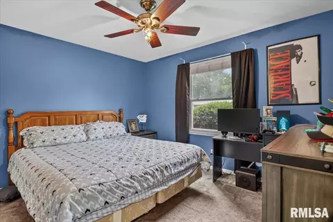 Bedroom - 1527 Fairfield Dr, Springfield, IL 62702 photo 3 of 5