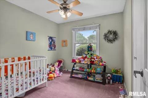 Bedroom - 1527 Fairfield Dr, Springfield, IL 62702 photo 1 of 5