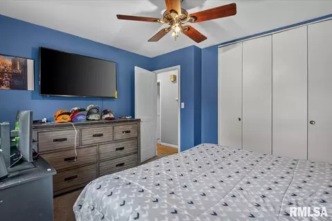 Bedroom - 1527 Fairfield Dr, Springfield, IL 62702 photo 4 of 5