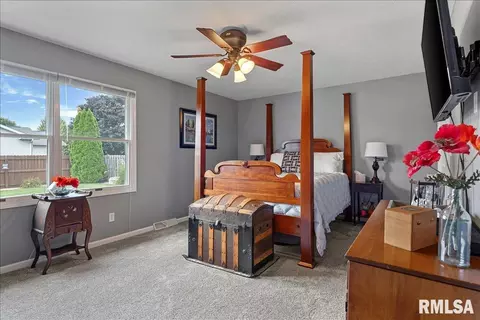 Bedroom - 5104 Dove Dr, Springfield, IL 62711 photo 1 of 5