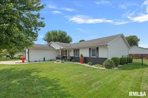 Exterior - 5104 Dove Dr, Springfield, IL 62711 photo 4 of 10