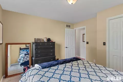 Bedroom - 5104 Dove Dr, Springfield, IL 62711 photo 5 of 5
