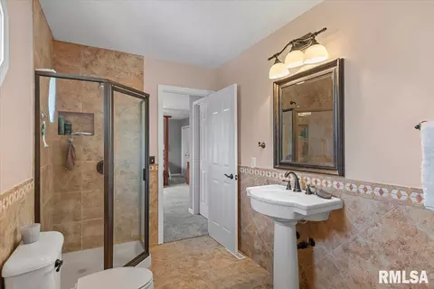 Bath - 5104 Dove Dr, Springfield, IL 62711 photo 3 of 3