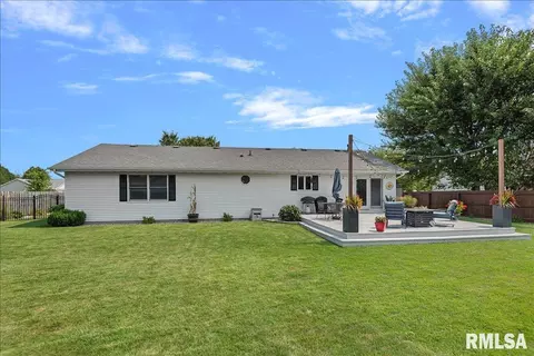Exterior - 5104 Dove Dr, Springfield, IL 62711 photo 9 of 10