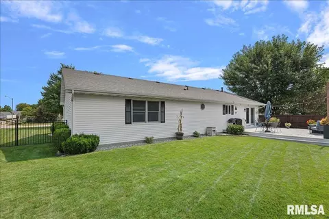 Exterior - 5104 Dove Dr, Springfield, IL 62711 photo 10 of 10