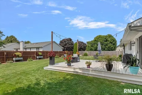 Exterior - 5104 Dove Dr, Springfield, IL 62711 photo 6 of 10