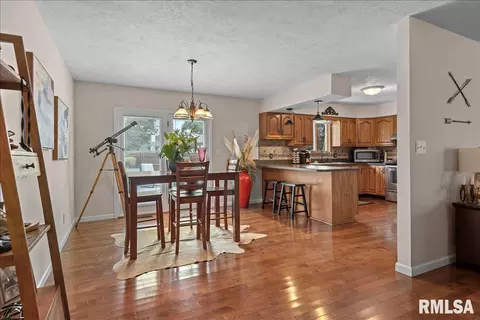 Dining - 5104 Dove Dr, Springfield, IL 62711 photo 1 of 3