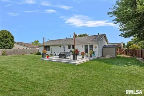 Exterior - 5104 Dove Dr, Springfield, IL 62711 photo 8 of 10