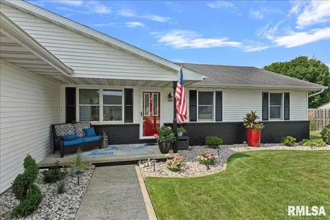Exterior - 5104 Dove Dr, Springfield, IL 62711 photo 3 of 10