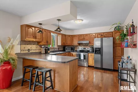 Kitchen - 5104 Dove Dr, Springfield, IL 62711 photo 2 of 2