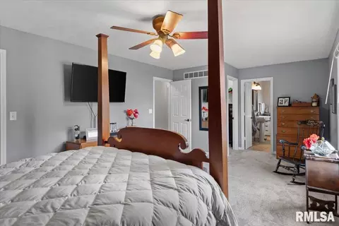 Bedroom - 5104 Dove Dr, Springfield, IL 62711 photo 3 of 5