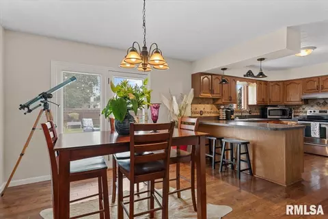 Dining - 5104 Dove Dr, Springfield, IL 62711 photo 2 of 3