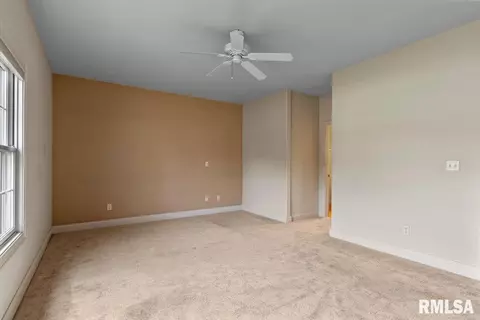 Bedroom - 2400 Aaron Ct, Springfield, IL 62704 photo 2 of 7