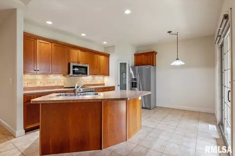 Kitchen - 2400 Aaron Ct, Springfield, IL 62704 photo 2 of 2