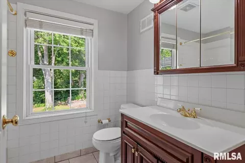 Bath - 1831 Illini Rd, Springfield, IL 62704 photo 5 of 5