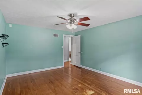 Bedroom - 1831 Illini Rd, Springfield, IL 62704 photo 6 of 7