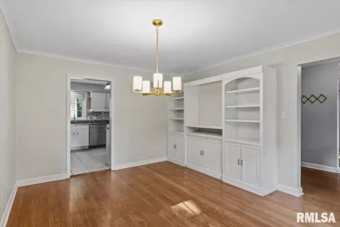 Living - 1831 Illini Rd, Springfield, IL 62704 photo 5 of 7