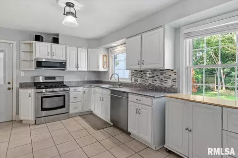 Kitchen - 1831 Illini Rd, Springfield, IL 62704 photo 1 of 1