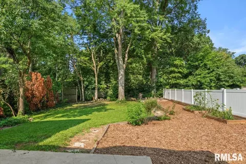 Exterior - 1831 Illini Rd, Springfield, IL 62704 photo 6 of 15